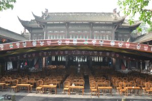 Wu Hou Ci Grand Stage also called Chengdu Old Stage is the most important and famous place to visit and enjoy opera in Chengdu because is part of a touristic complex built in memory of emperor Zhuge Liang and the prime minister of Shu.